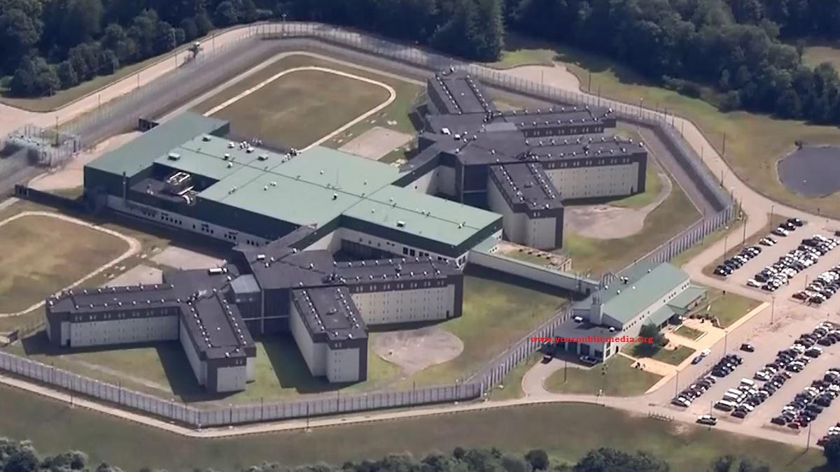 Pengambilan Sel 15: Melihat kerahasiaan, penyerangan, dan akuntabilitas di dalam penjara keamanan maksimum Massachusetts